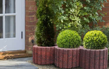 Co na dno gazonu ogrodowego? Praktyczne wskazówki